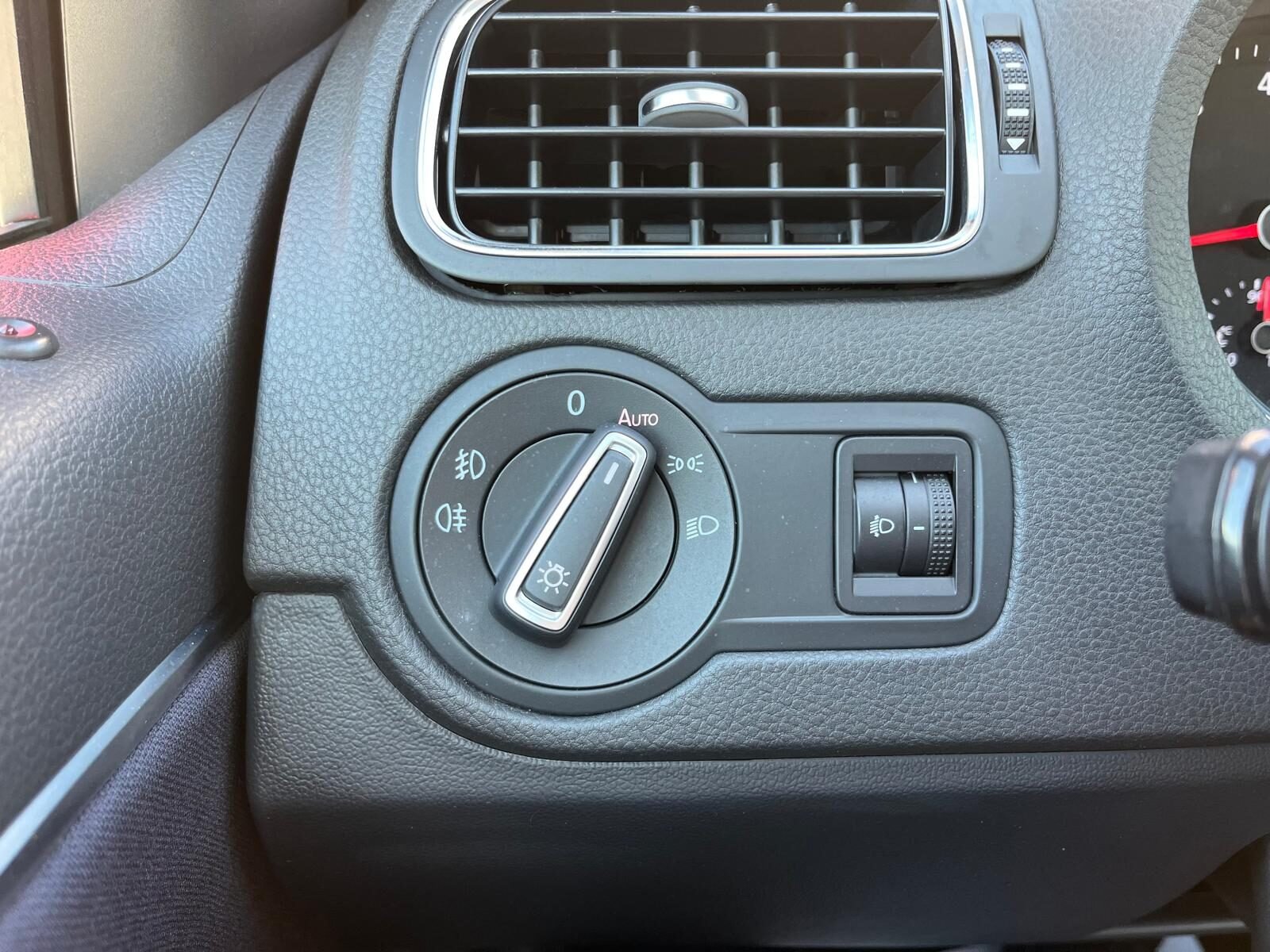 VOLKSWAGEN POLO SPORT