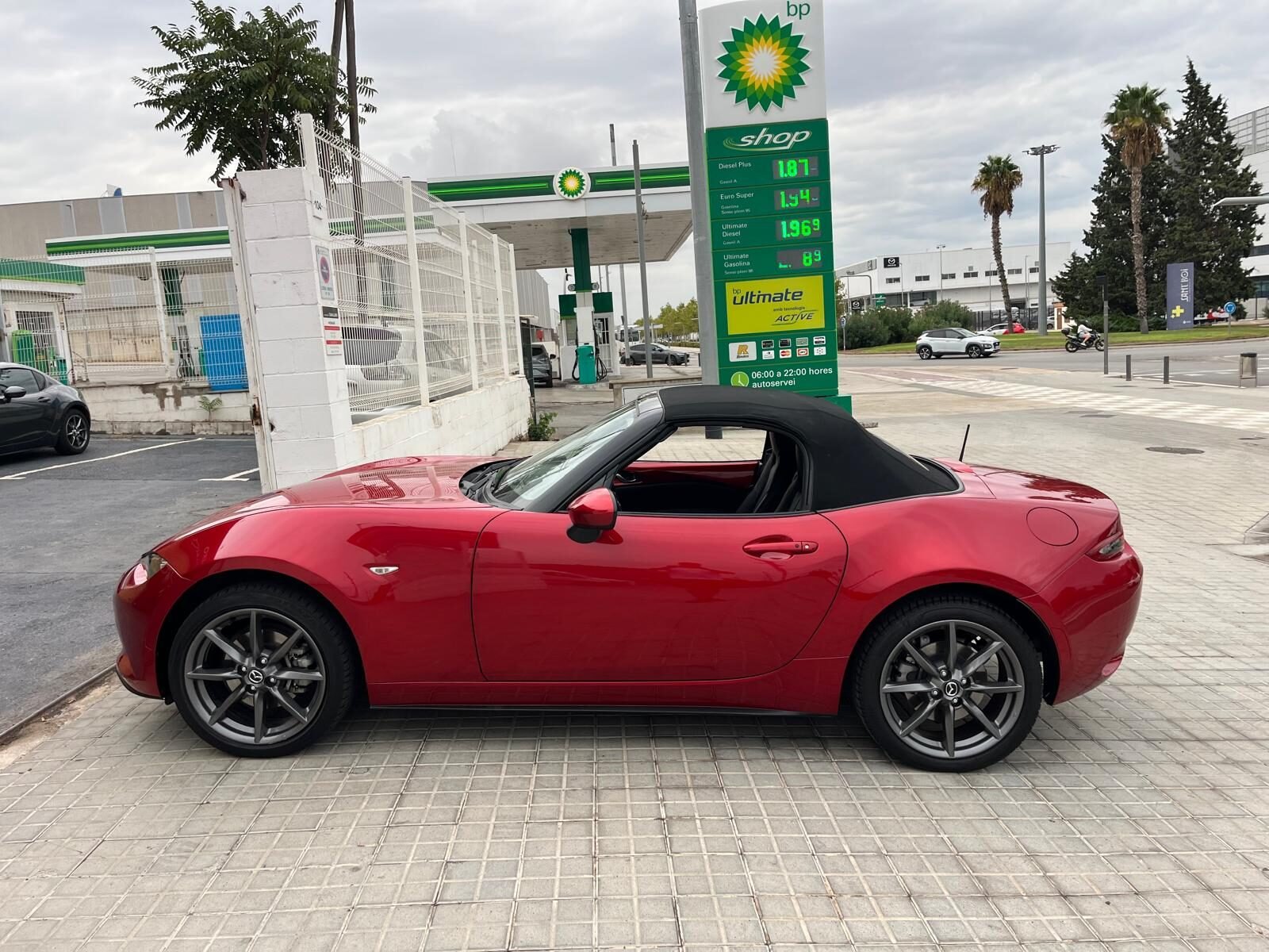 MAZDA MX5 LUXURY