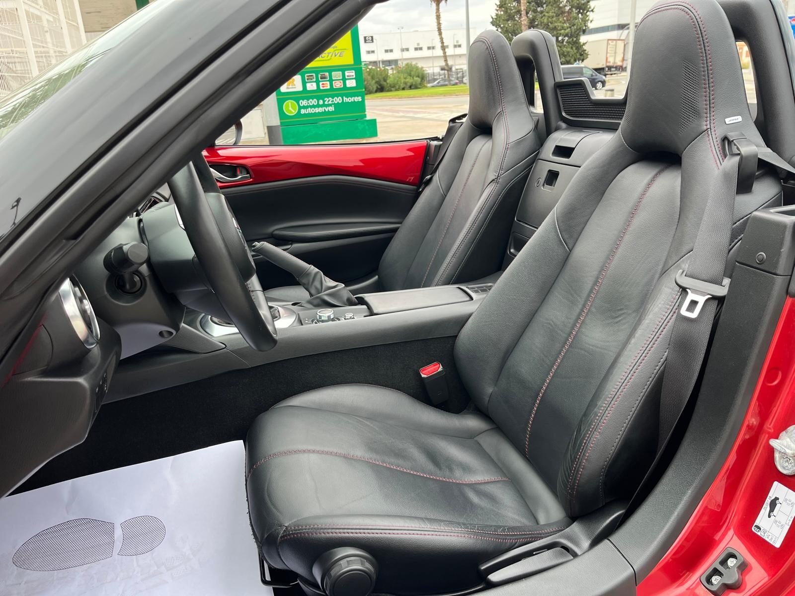 MAZDA MX5 LUXURY