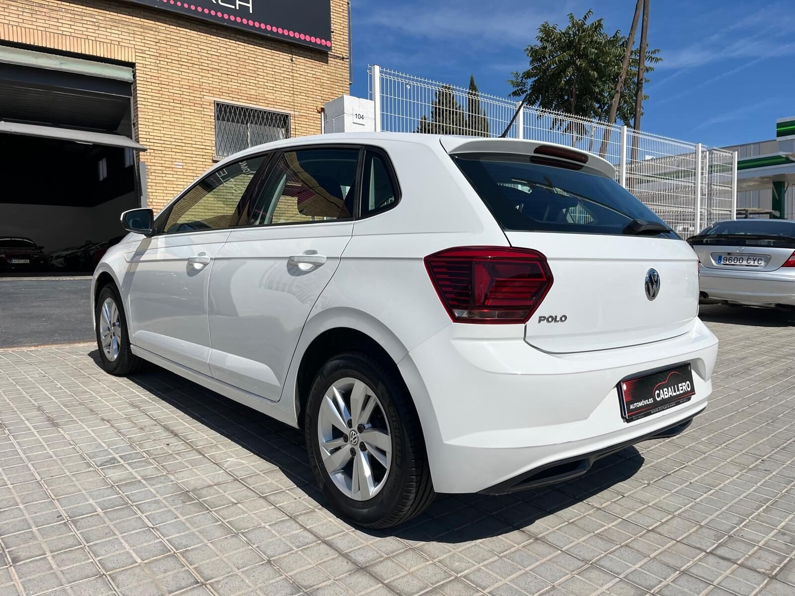 VOLKSWAGEN POLO ADVANCE