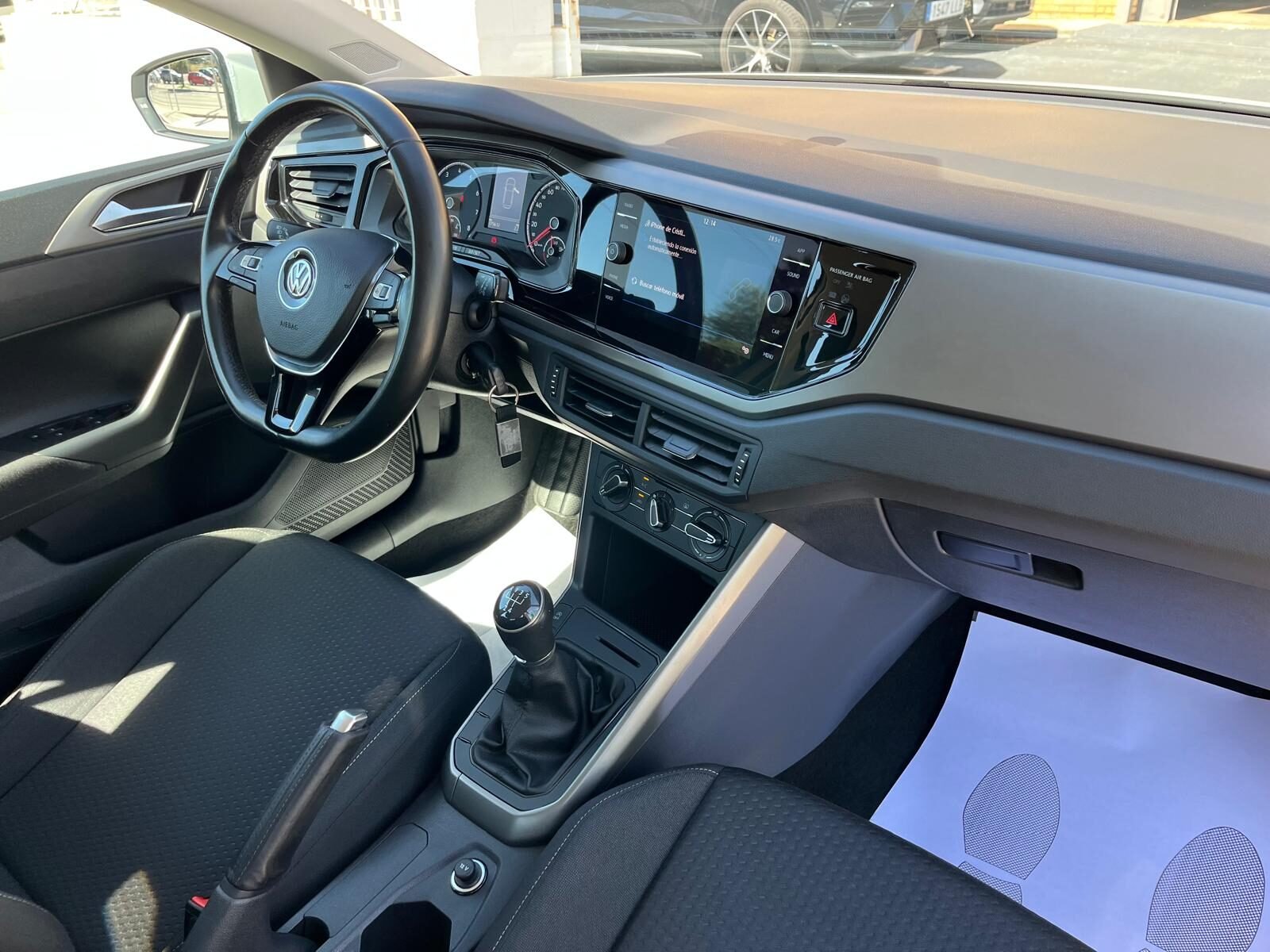 VOLKSWAGEN POLO ADVANCE