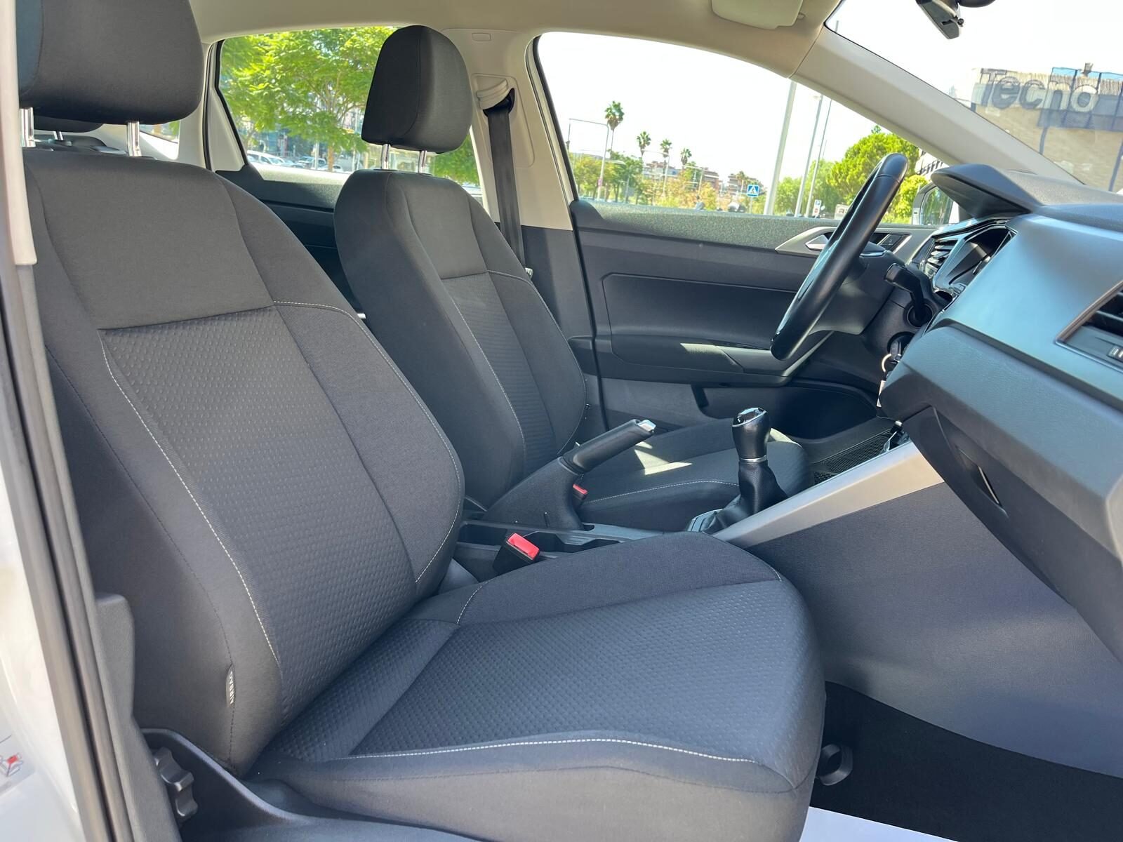 VOLKSWAGEN POLO ADVANCE