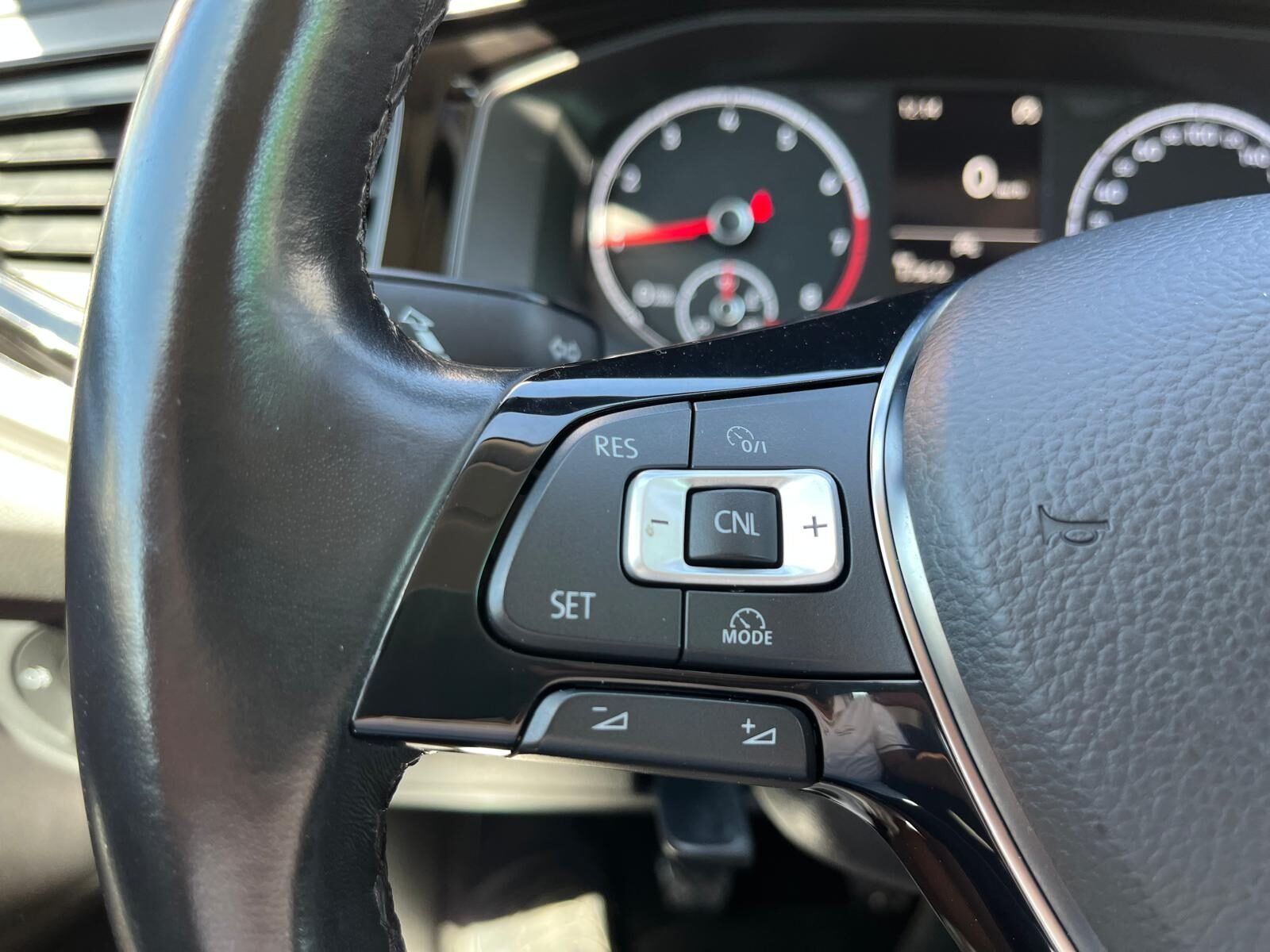 VOLKSWAGEN POLO ADVANCE