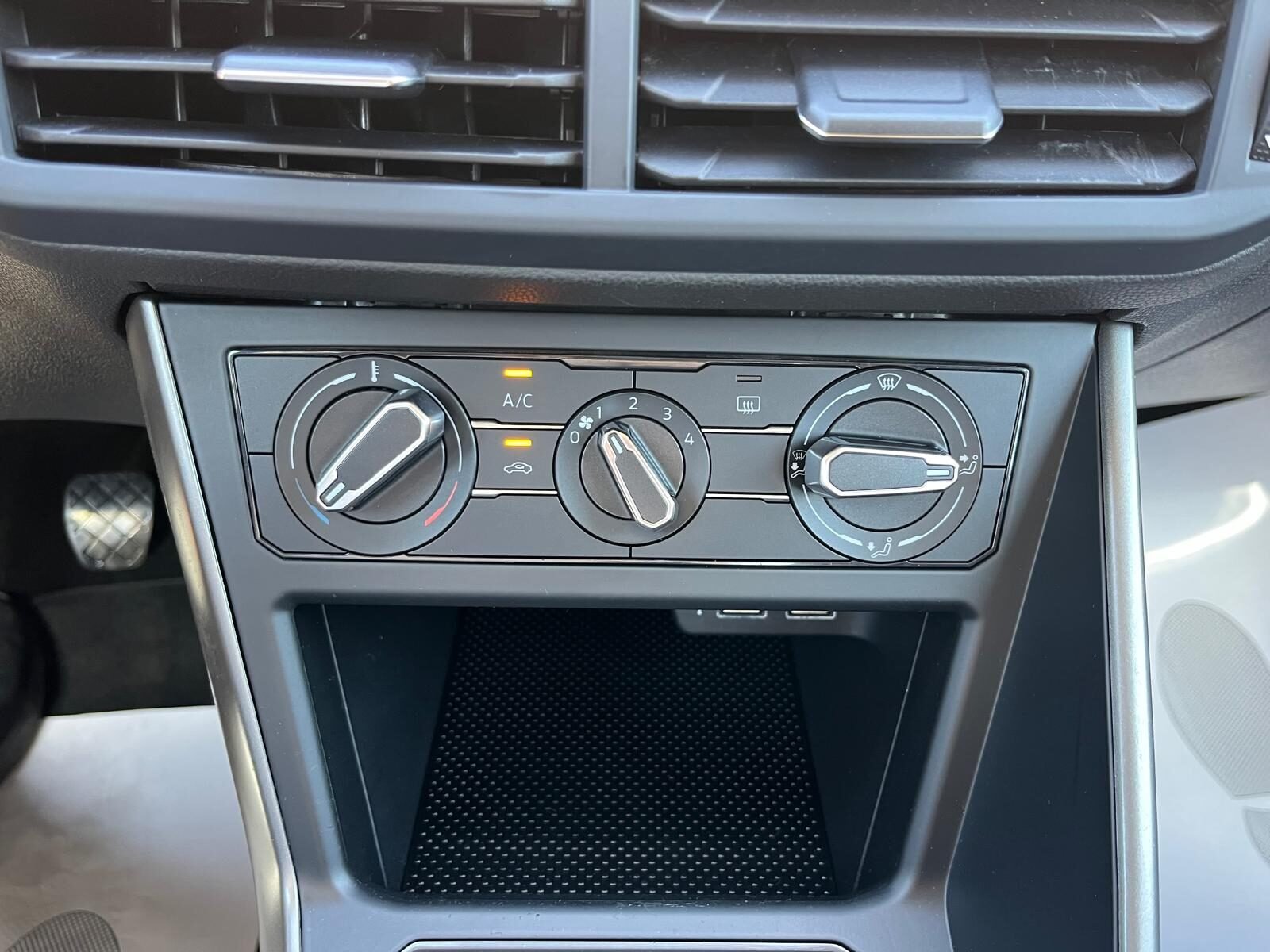 VOLKSWAGEN POLO ADVANCE