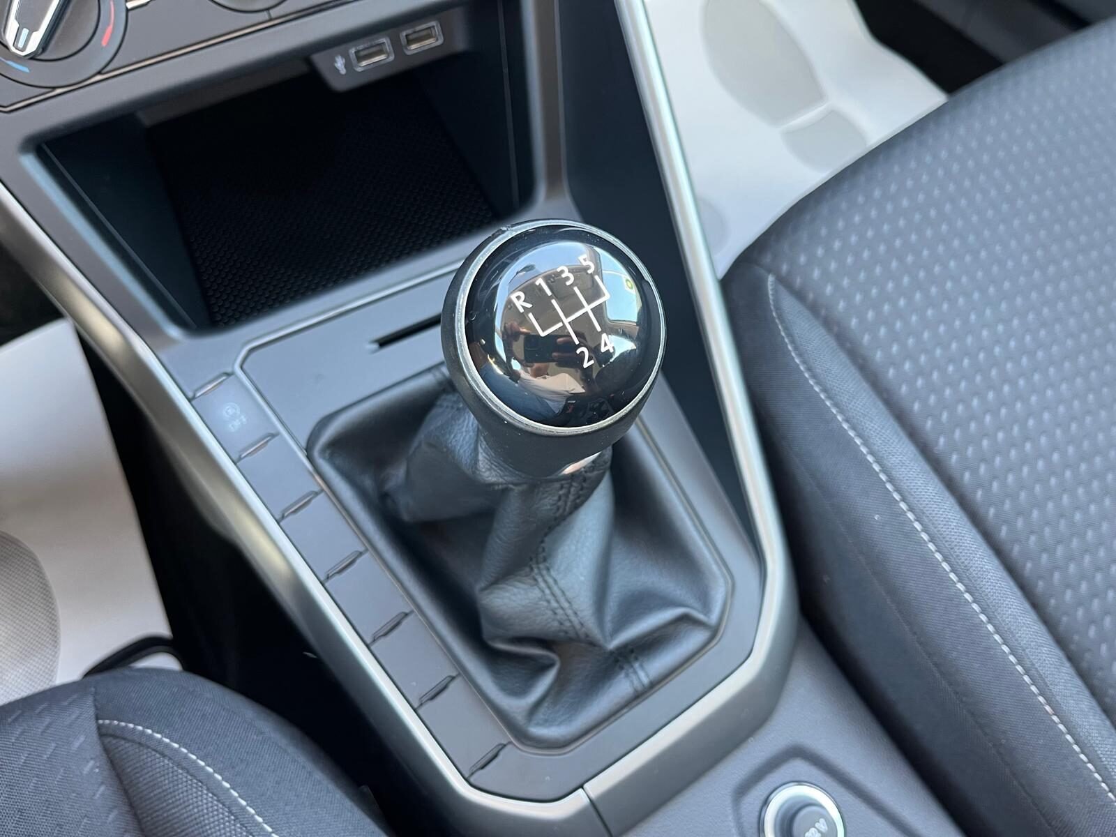 VOLKSWAGEN POLO ADVANCE