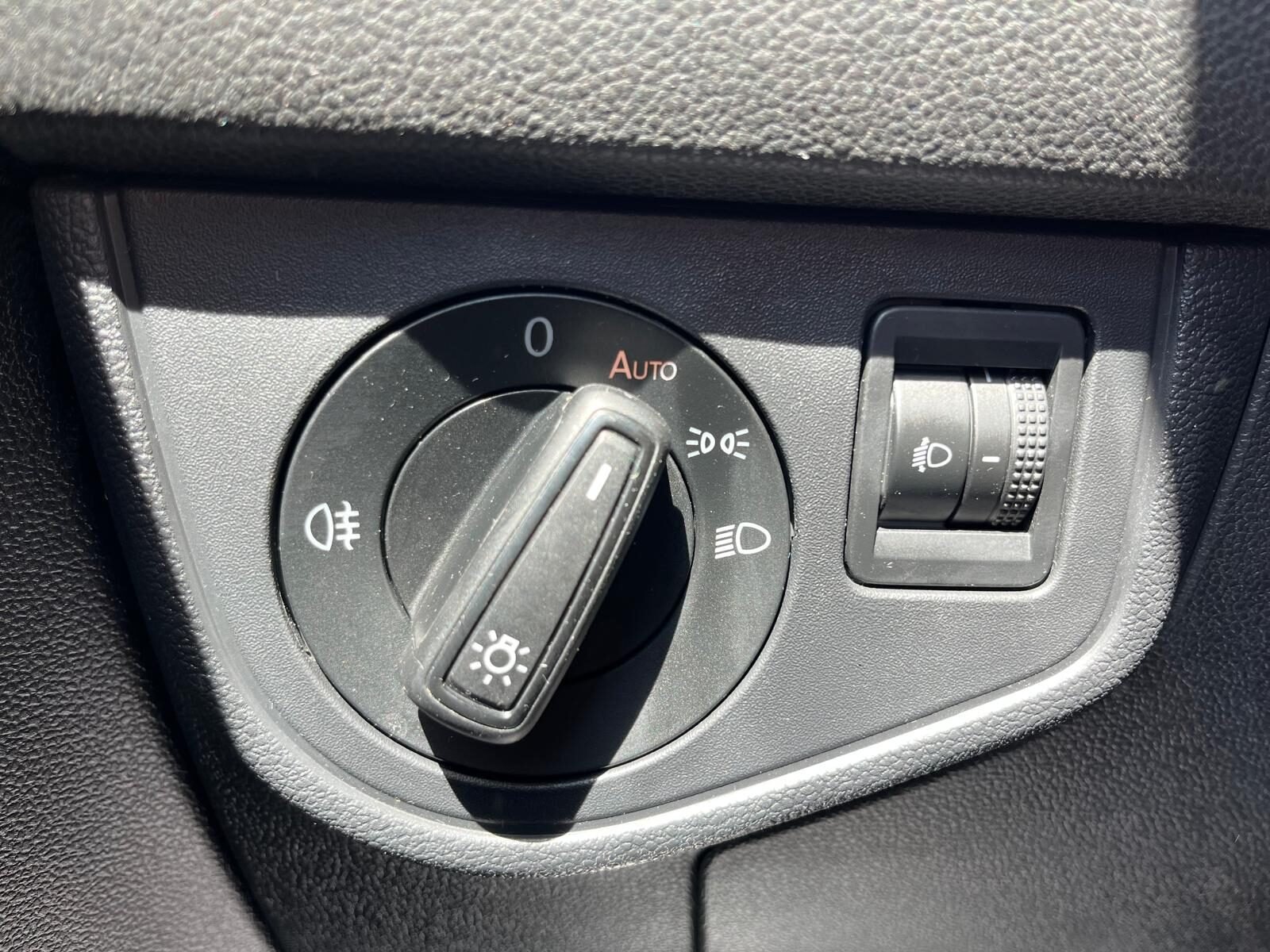 VOLKSWAGEN POLO ADVANCE