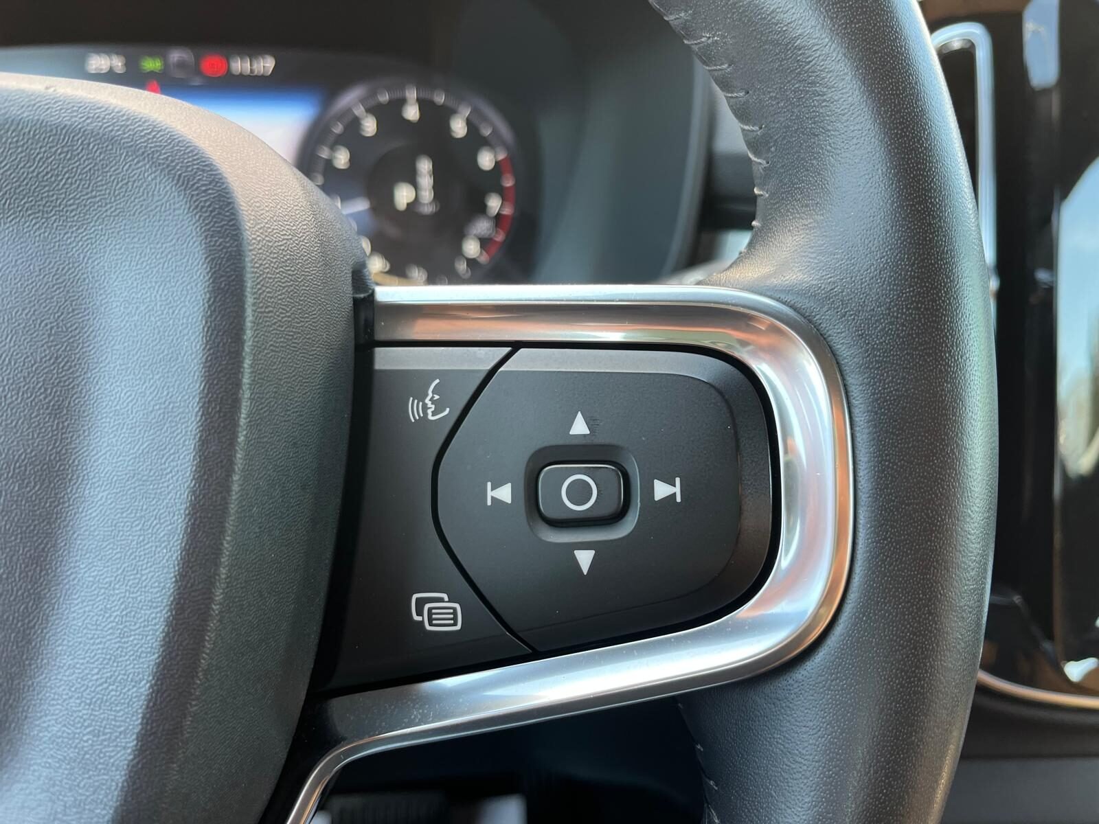 VOLVO MOMENTUM