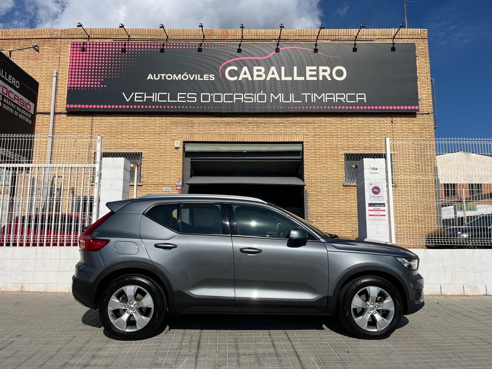 VOLVO MOMENTUM