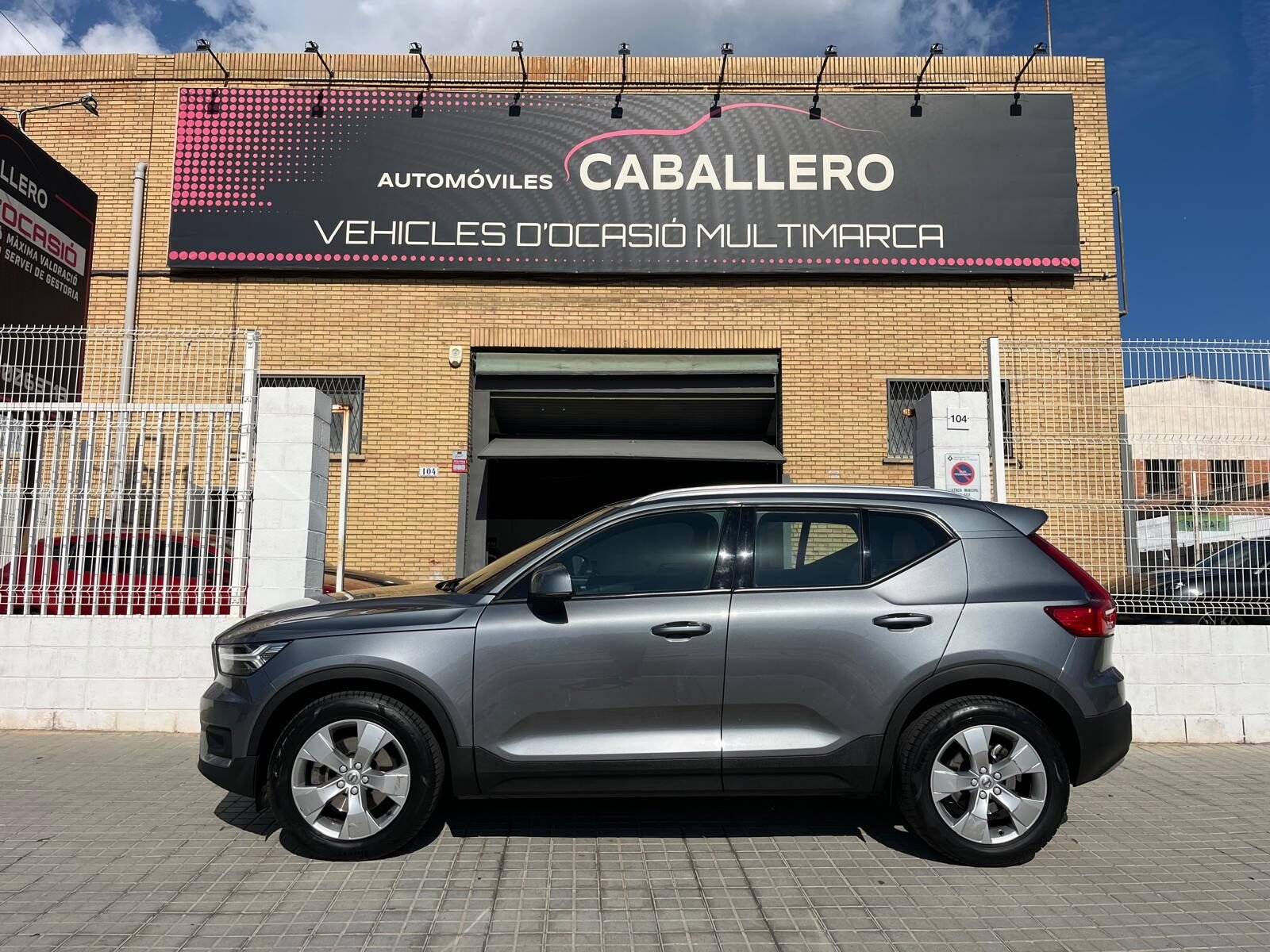 VOLVO MOMENTUM