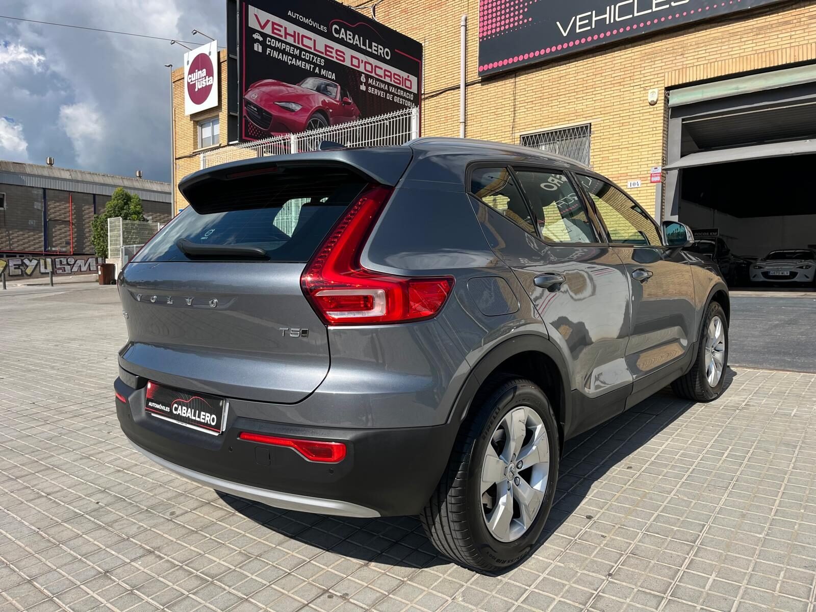VOLVO MOMENTUM