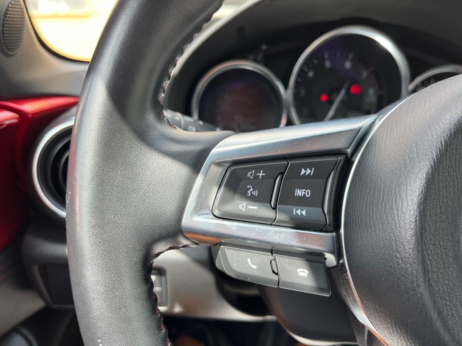 MAZDA MX5 LUXURY
