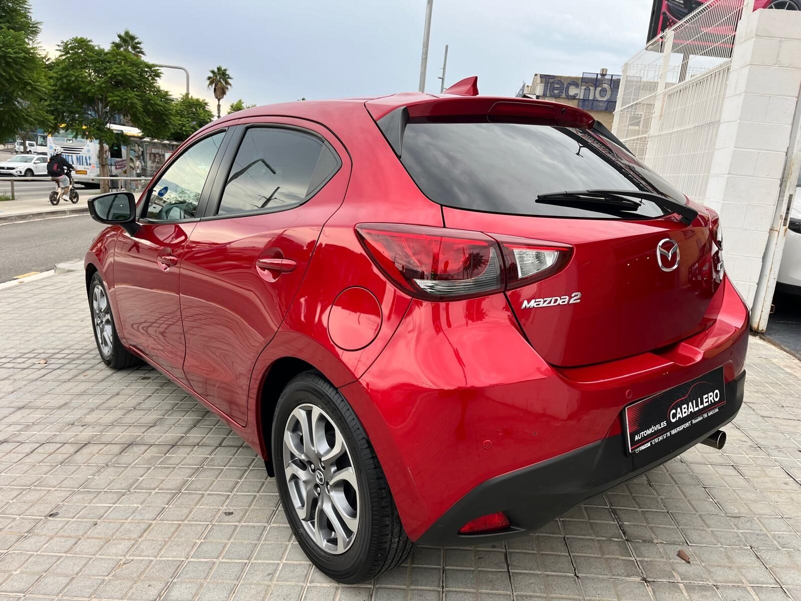 MAZDA 2 LUXURY WHITE SAFETY NAVI
