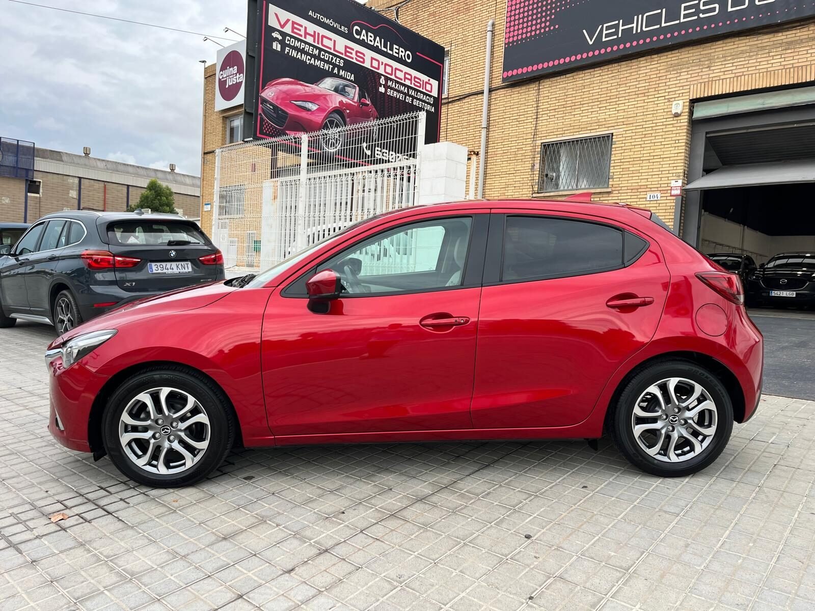 MAZDA 2 LUXURY WHITE SAFETY NAVI