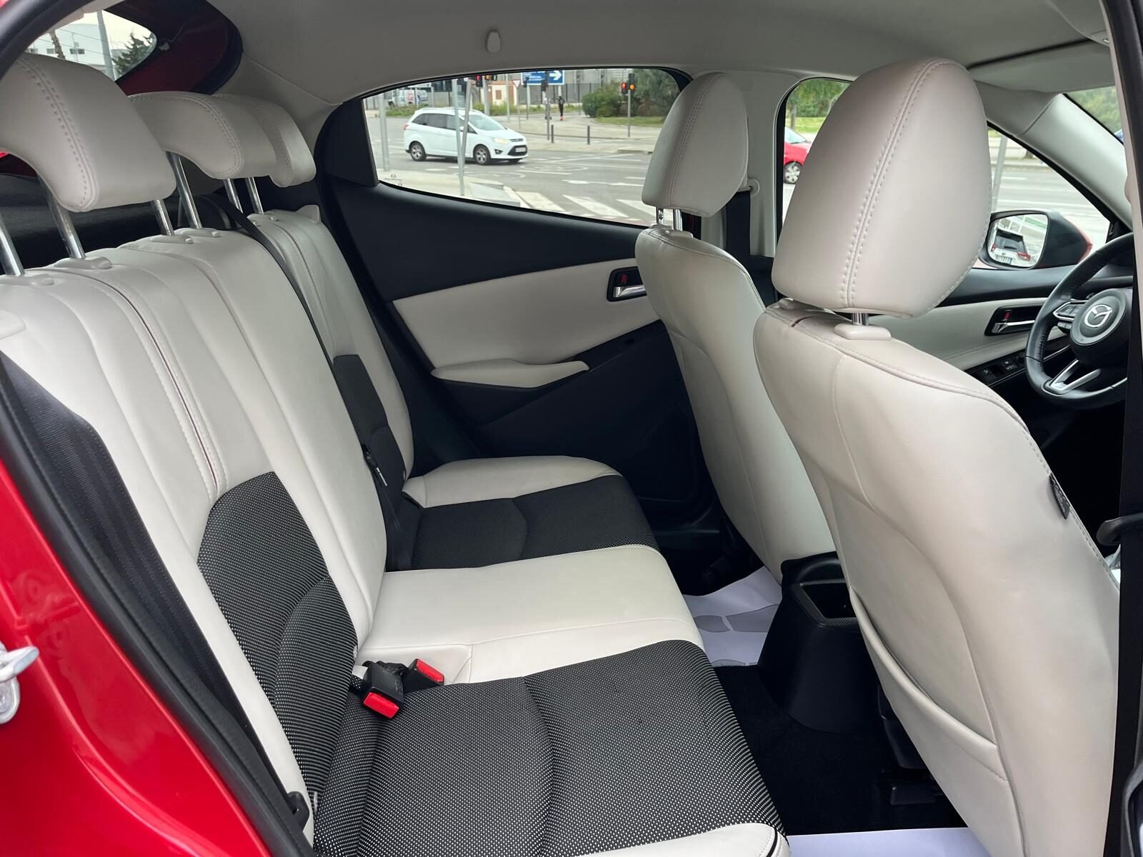 MAZDA 2 LUXURY WHITE SAFETY NAVI