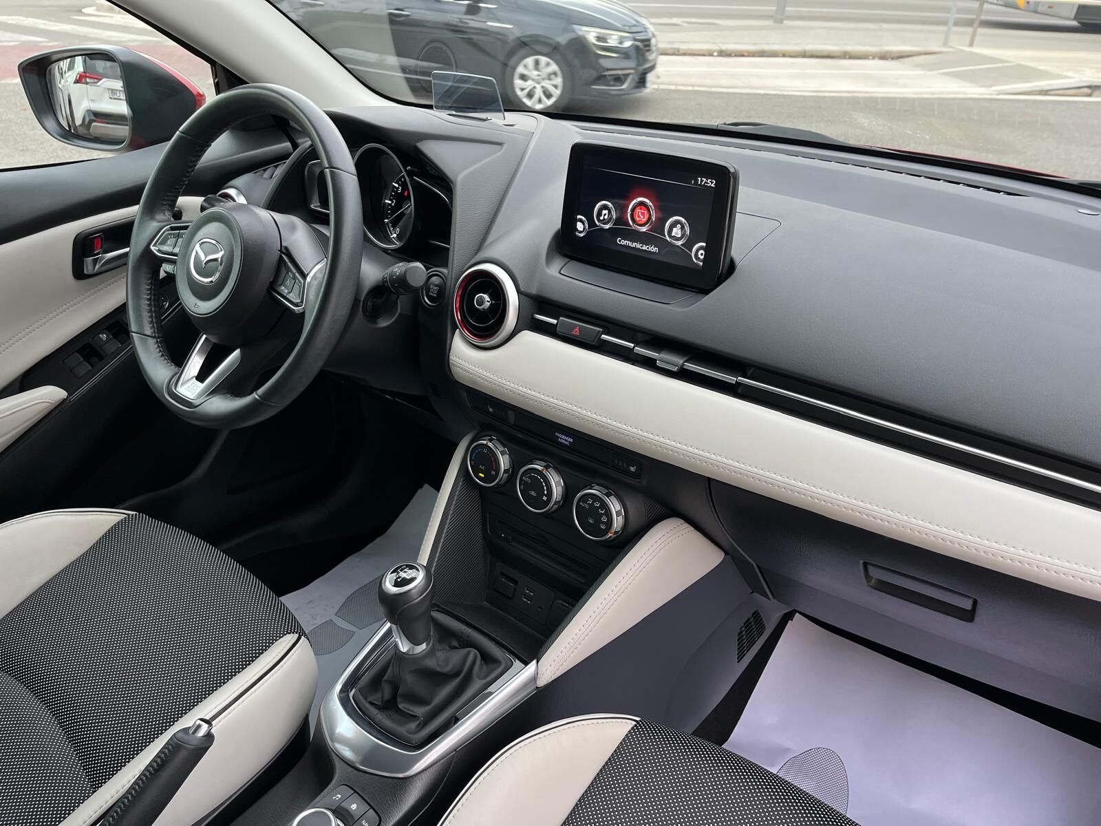 MAZDA 2 LUXURY WHITE SAFETY NAVI