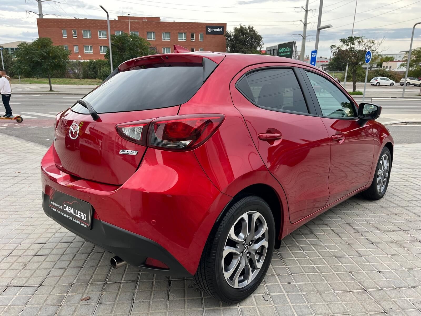MAZDA 2 LUXURY WHITE SAFETY NAVI