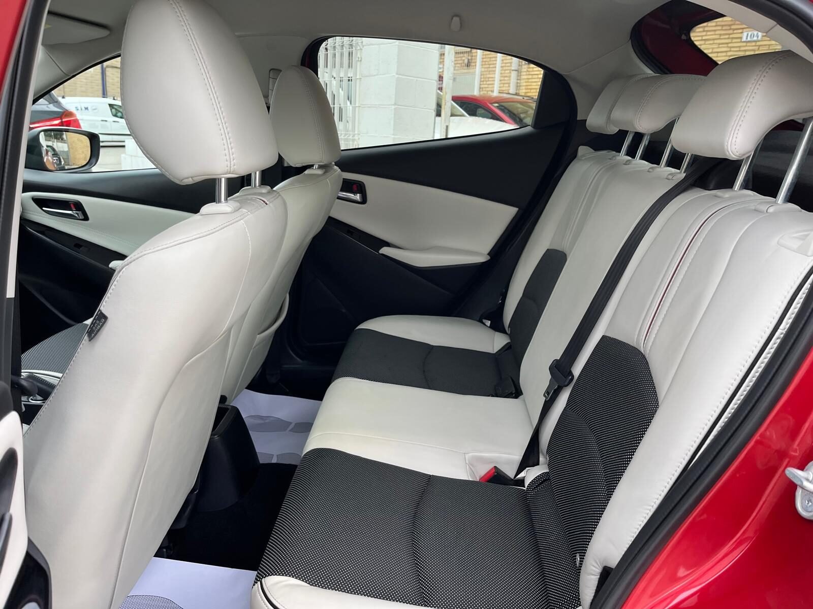 MAZDA 2 LUXURY WHITE SAFETY NAVI