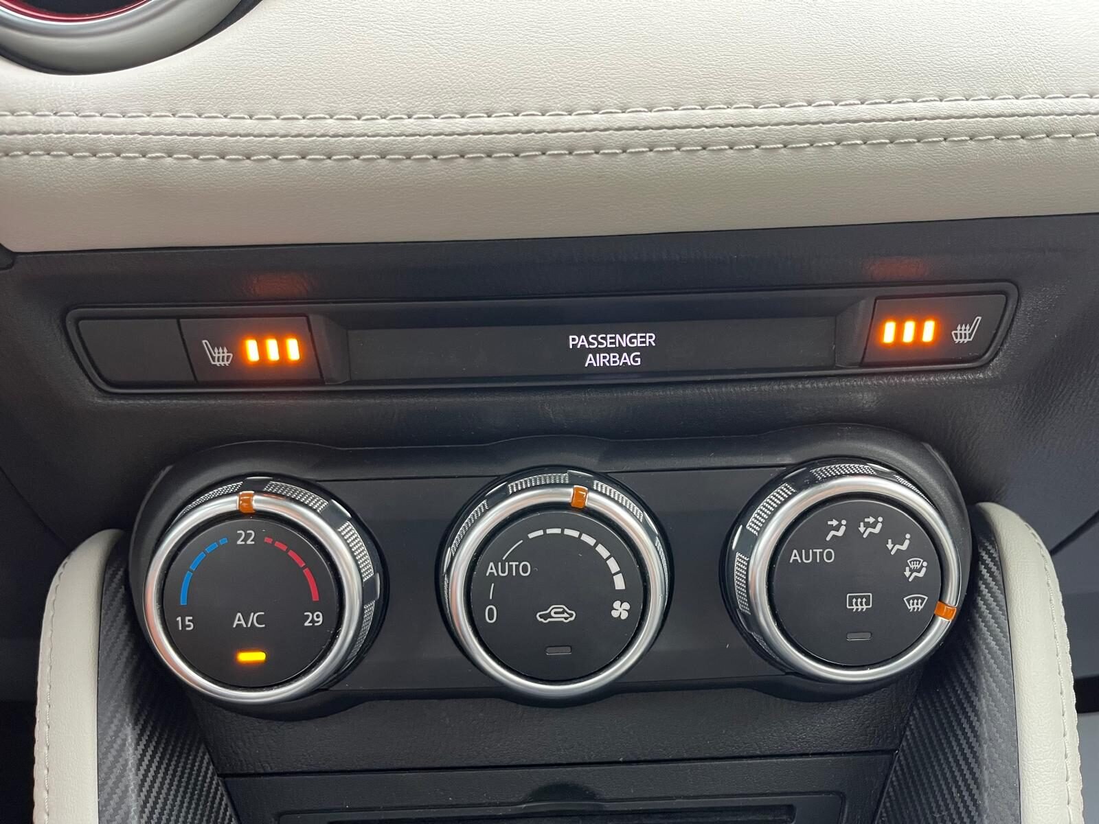 MAZDA 2 LUXURY WHITE SAFETY NAVI