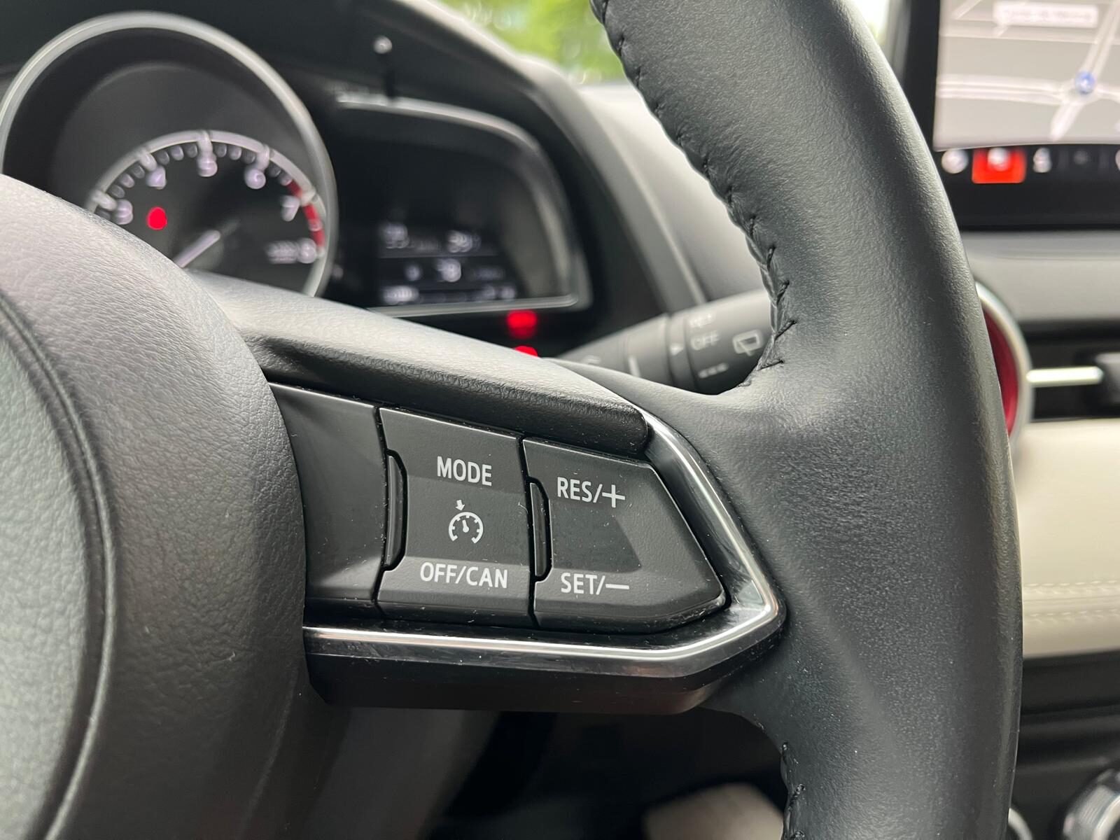 MAZDA 2 LUXURY WHITE SAFETY NAVI