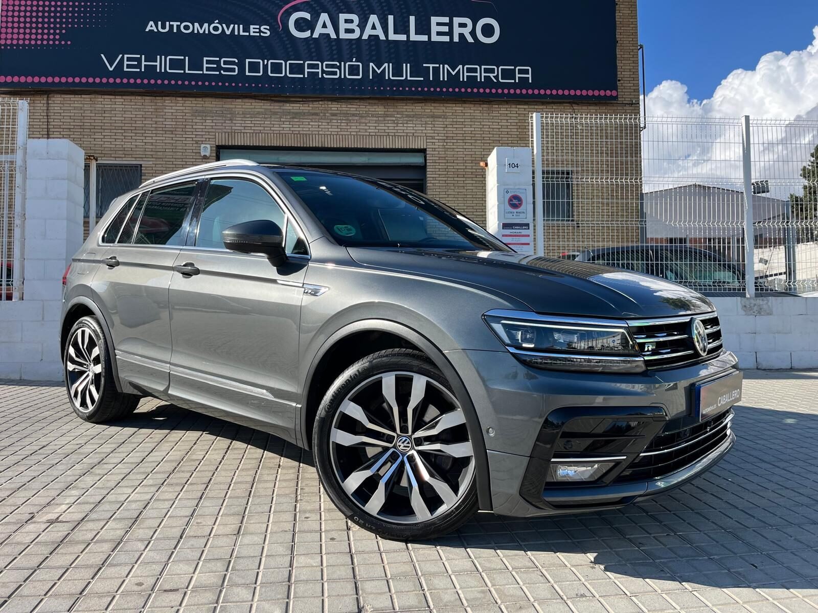 VOLKSWAGEN TIGUAN R LINE 2.0TSI SPORT
