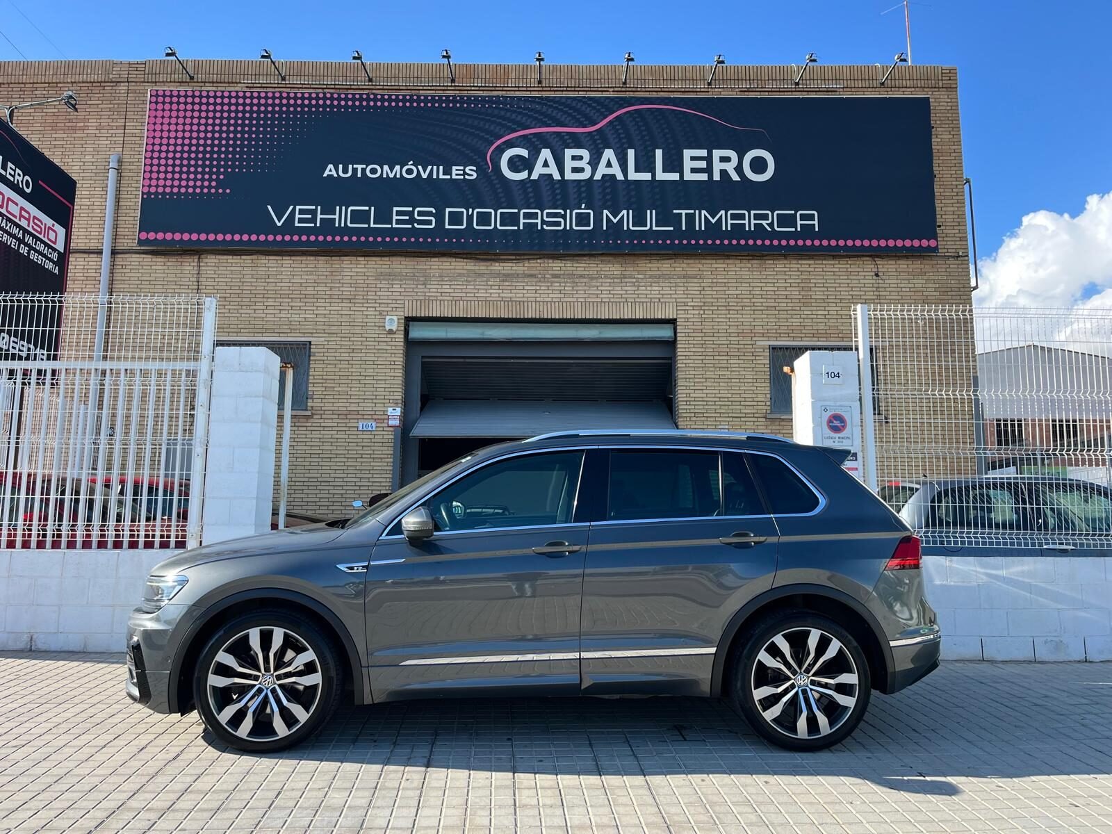 VOLKSWAGEN TIGUAN R LINE 2.0TSI SPORT