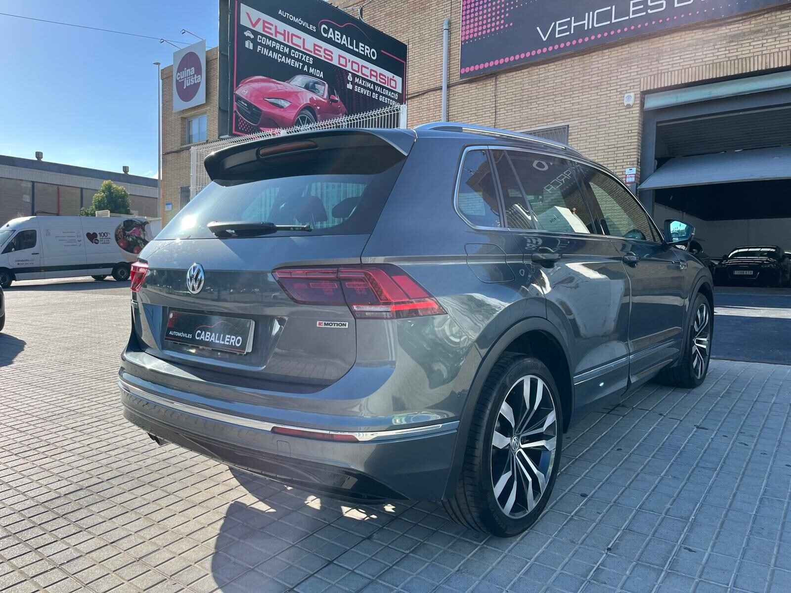 VOLKSWAGEN TIGUAN R LINE 2.0TSI SPORT