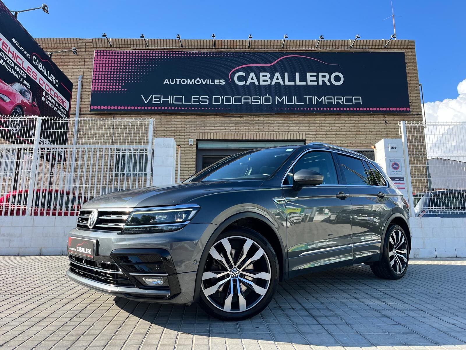 VOLKSWAGEN TIGUAN R LINE 2.0TSI SPORT