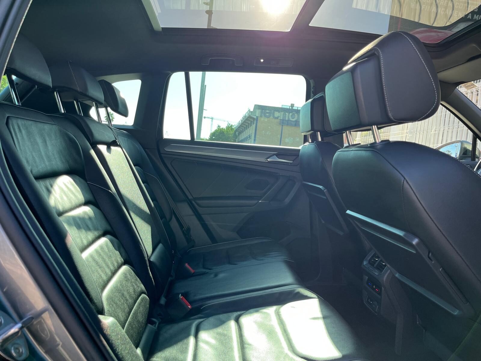 VOLKSWAGEN TIGUAN R LINE 2.0TSI SPORT